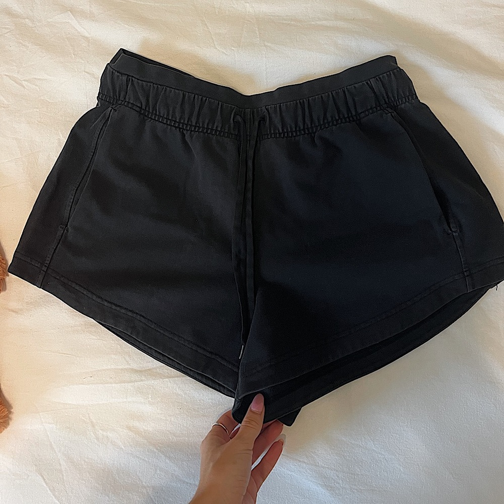 Lululemon Inner Glow High Rise Short, Size 6, Black